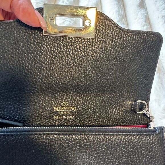 Valentino Garavani Rockstud small grainy leather handbag - Picture 9 of 15